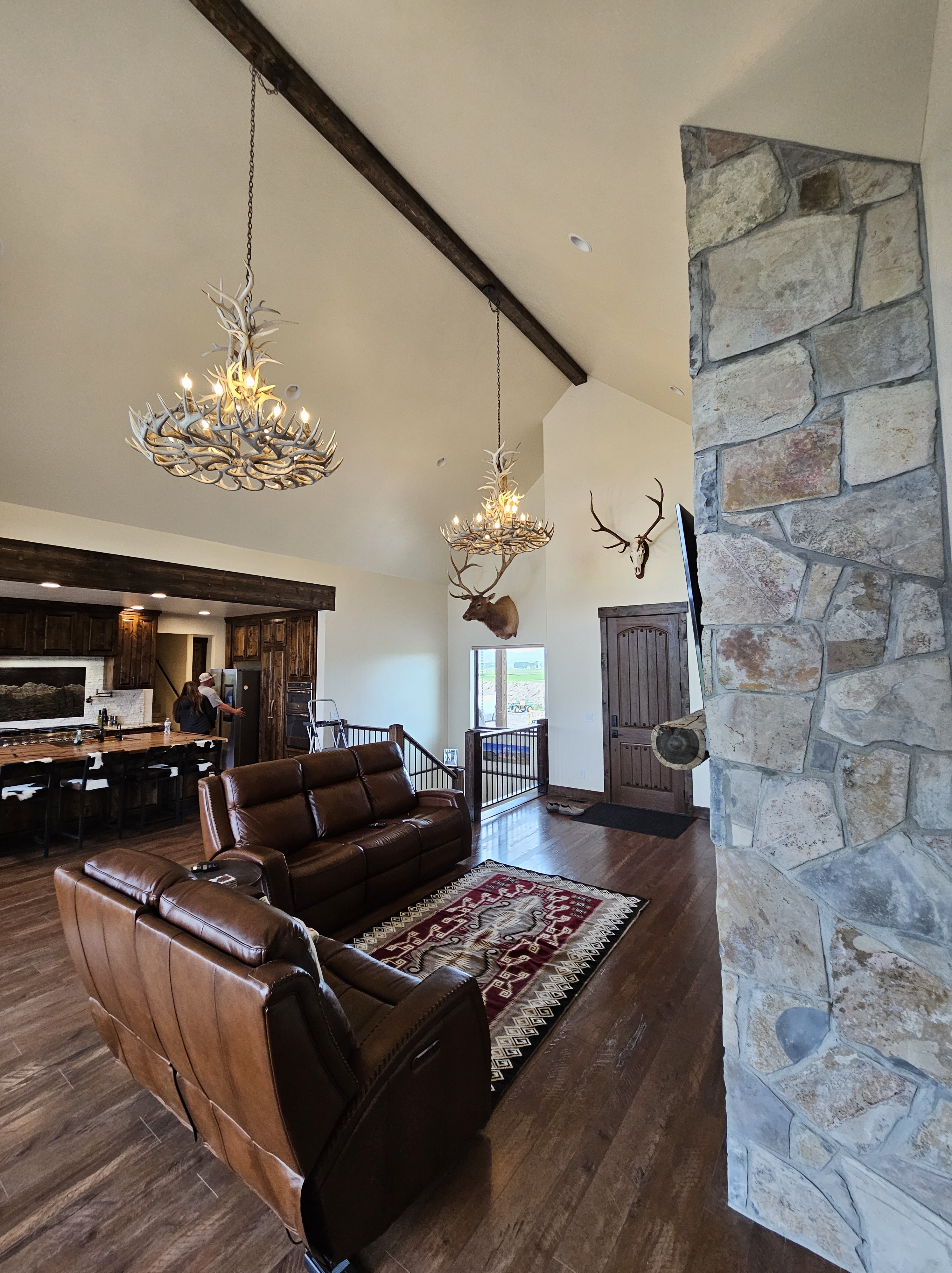 Montana Rustic Charm – Pioneer Mountain Builders INC